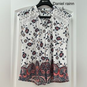 Daniel Rainn top